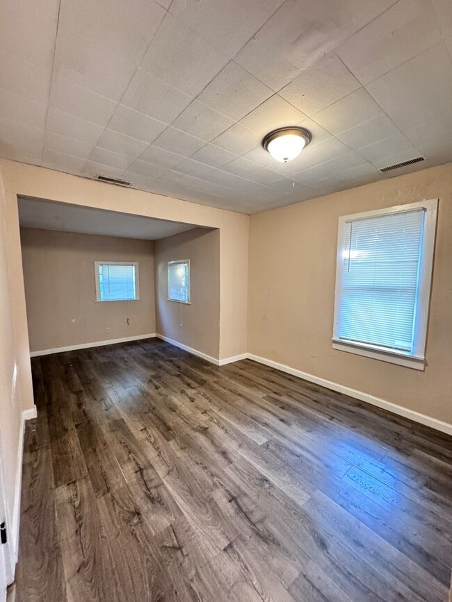 Building Photo - 341 E Henry St