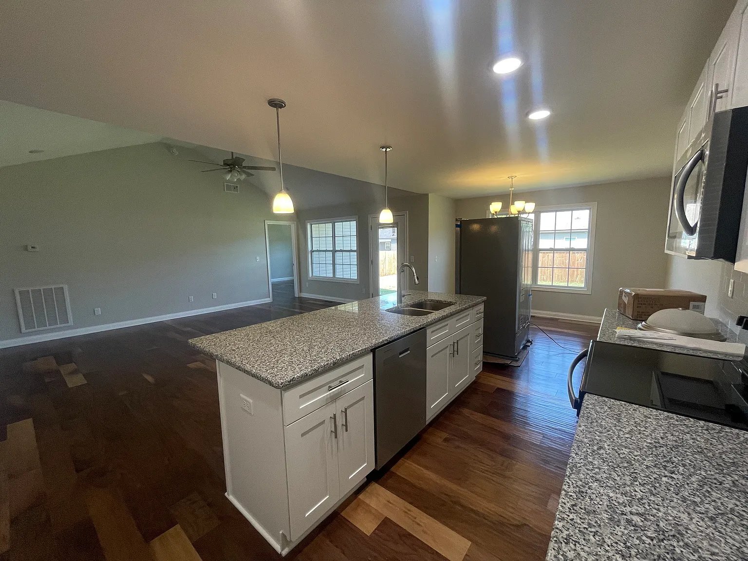 Building Photo - 2027 Spring Lakes Cir