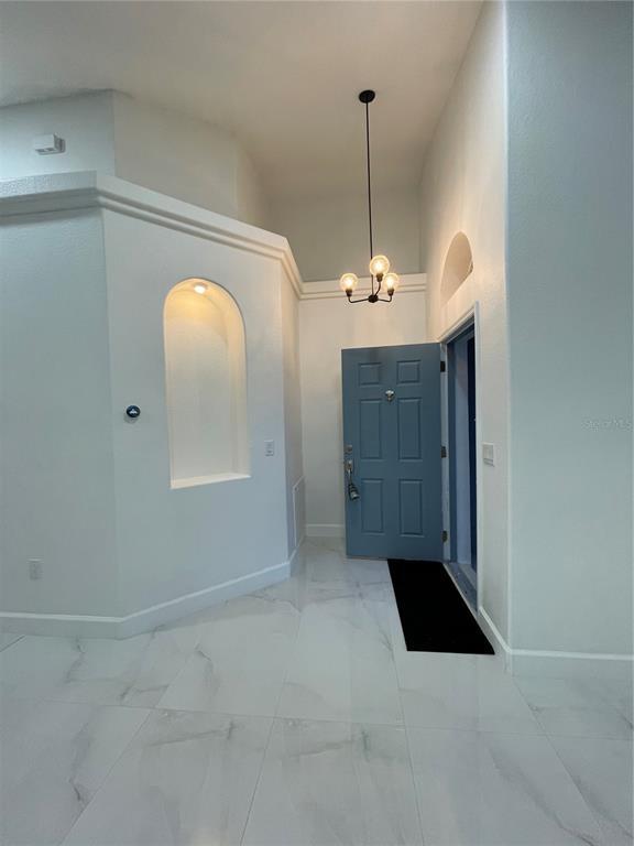 Building Photo - 207 Vizcay Way