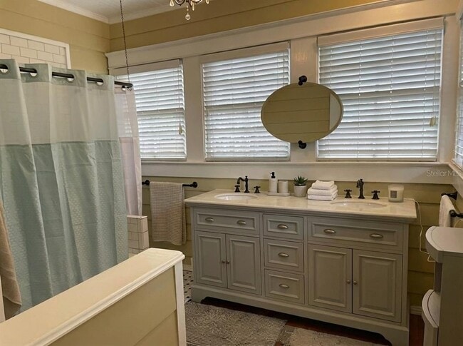 Building Photo - 807 S Fremont Ave