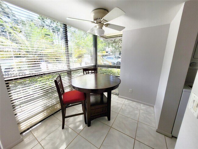 Building Photo - 7523 Greenlake Dr