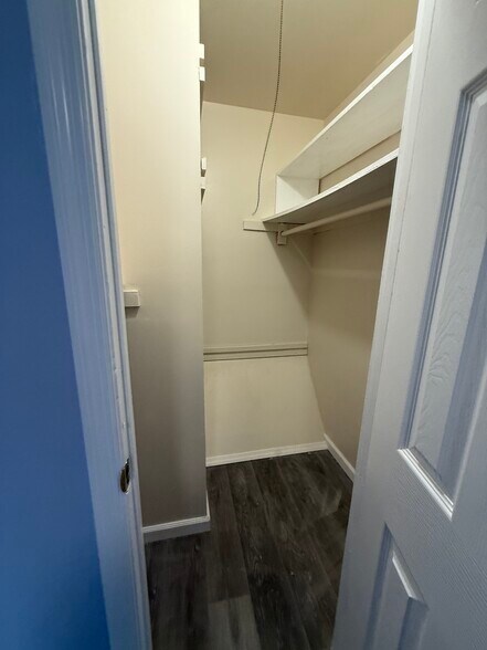 Building Photo - 2470 Batchelder St