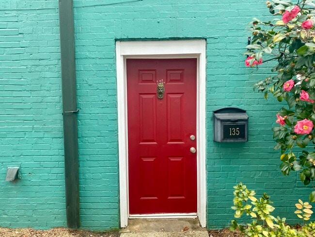 Primary Photo - 135 Laurens St SW