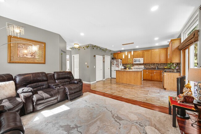 Building Photo - 436 W Parkside Dr