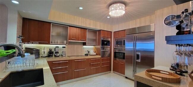Building Photo - 1331 Brickell Bay Dr