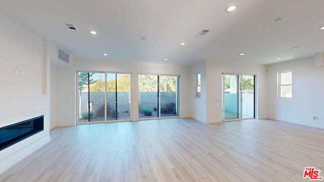 Building Photo - 8474 N. Camelia Court