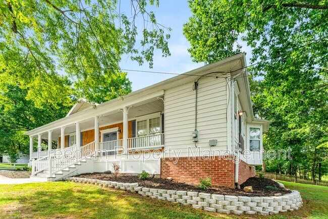 Building Photo - 8513 Thomas Dr