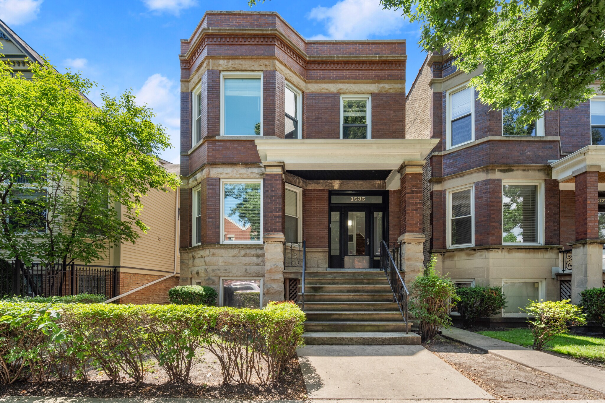 Building Photo - 1535 W School St