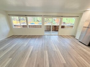Building Photo - 2 bed 1 bath apartment for rent in South Lake Tahoe
