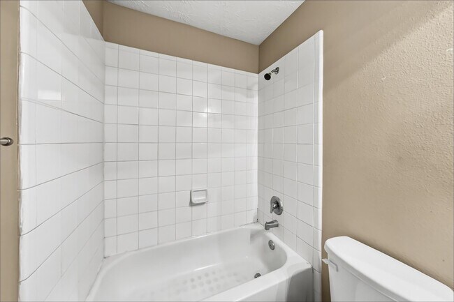 Building Photo - 5010 Deer Path Dr