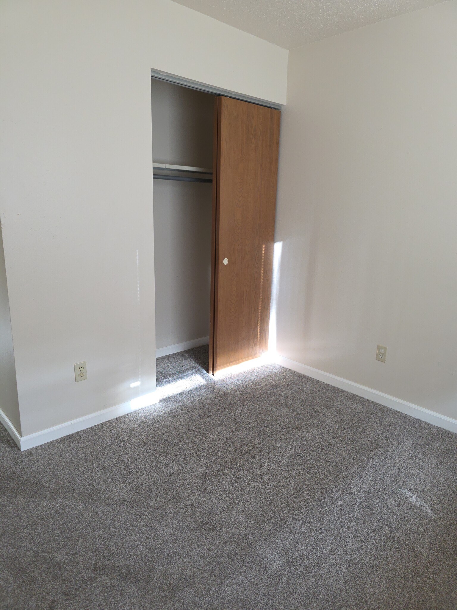 Building Photo - 115 Thornwild Dr