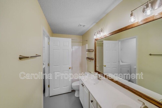Building Photo - 15021 Deshler Ct