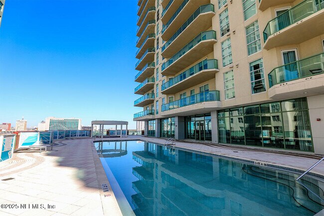 Building Photo - 1431 Riverplace Blvd