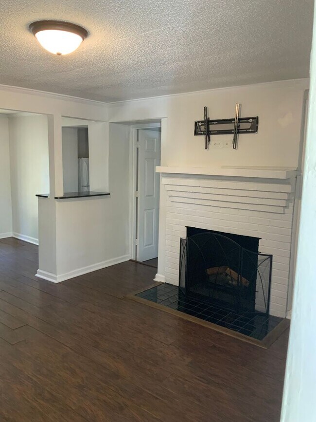Building Photo - 235 N Pecan St