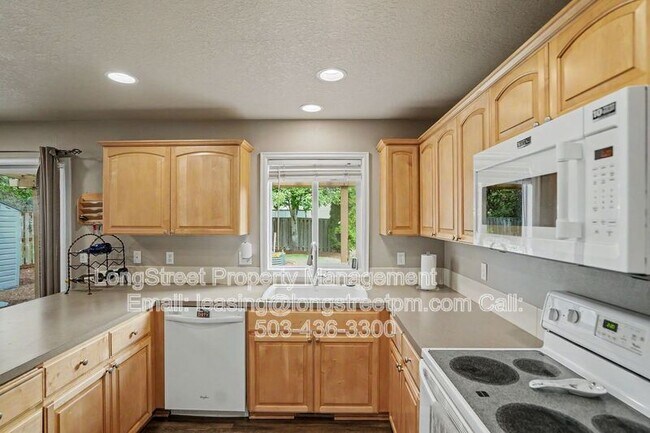 Building Photo - 1227 SE Rivergreen Ave