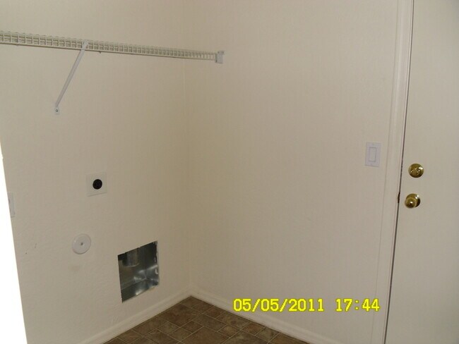 Building Photo - Rare to find Single level 3 bed in Camel back ranch