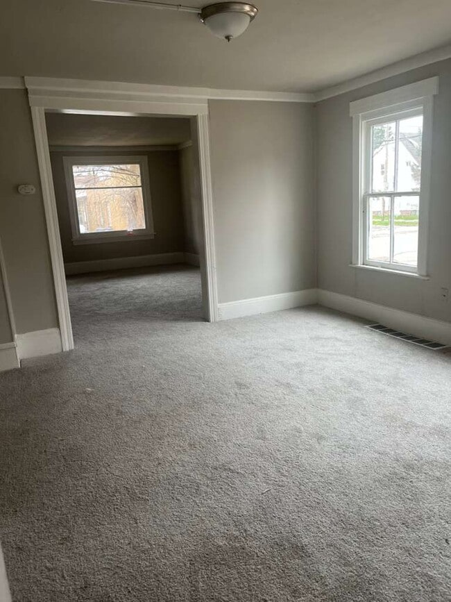 Building Photo - 3701 E 69