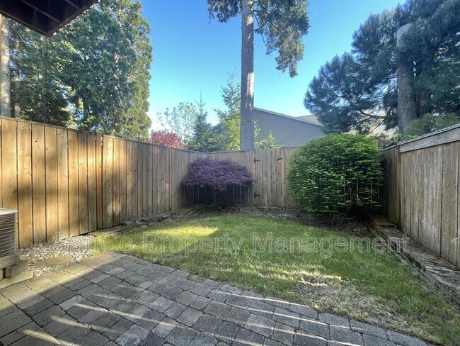 Building Photo - 20018 SW Monson St