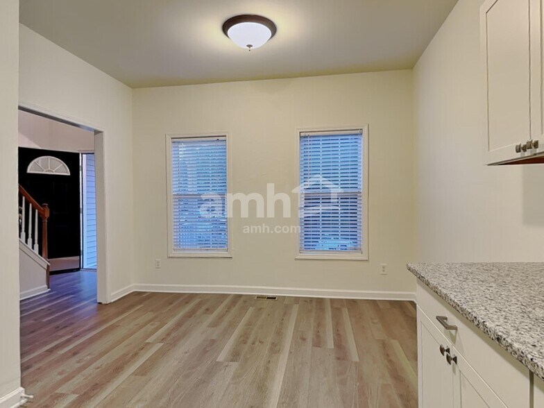 Building Photo - 2601 Trailwood Hills Dr