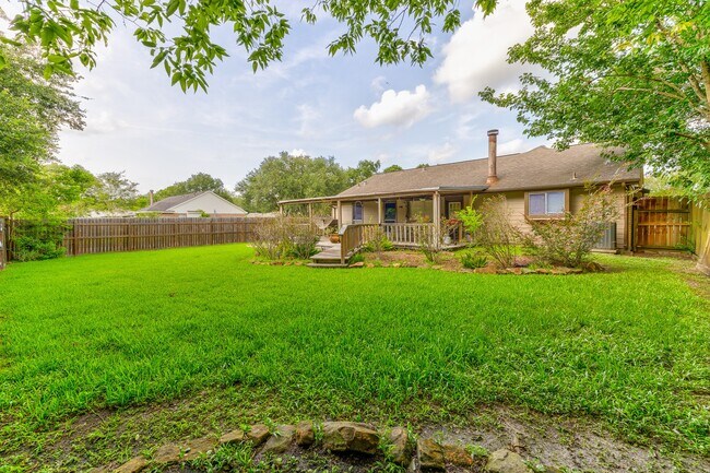 Building Photo - 421 Indianmeadow Dr