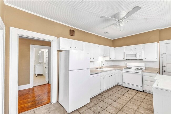 Building Photo - Upstairs Large 3 bedroom apartment in Ardsley Park