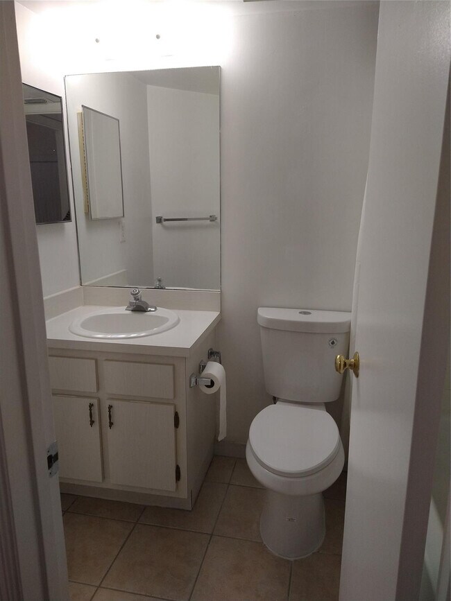 Building Photo - 8850 Royal Palm Blvd