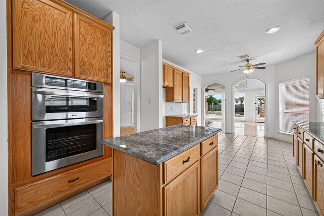 Building Photo - 2502 Rosebluff Ct