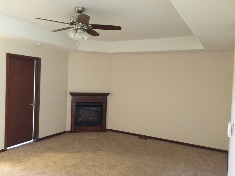 Living Room With Fireplace - 1880 Wrigley St