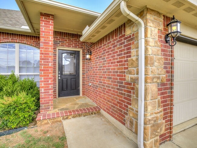 Building Photo - Updated Home + Montague Neighborhood + 3 b...