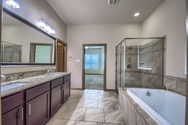 Building Photo - ****Go Big, Then Come Home to Comfort and Style!****