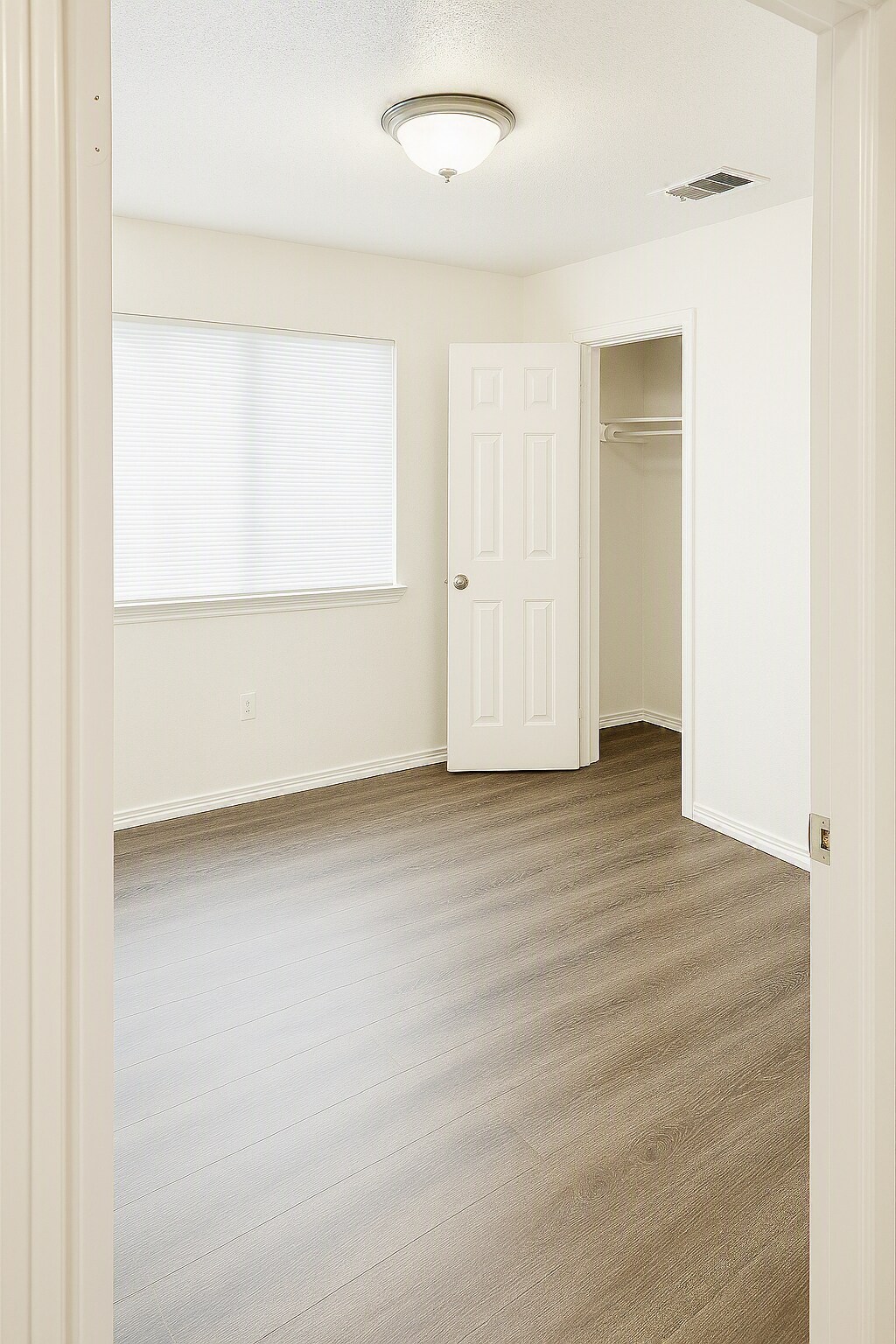 Building Photo - 534 Meadow Ln
