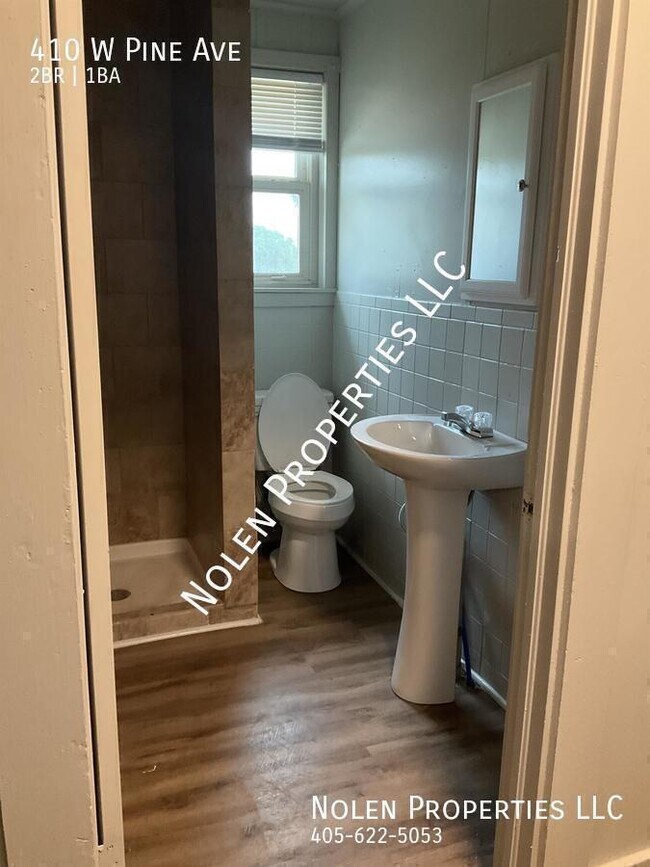 Building Photo - 410 W Pine Ave