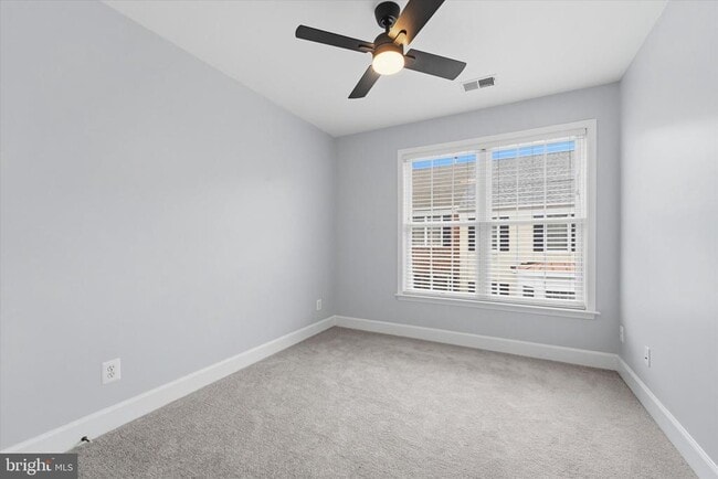 Building Photo - 2425 Huntington Park Dr