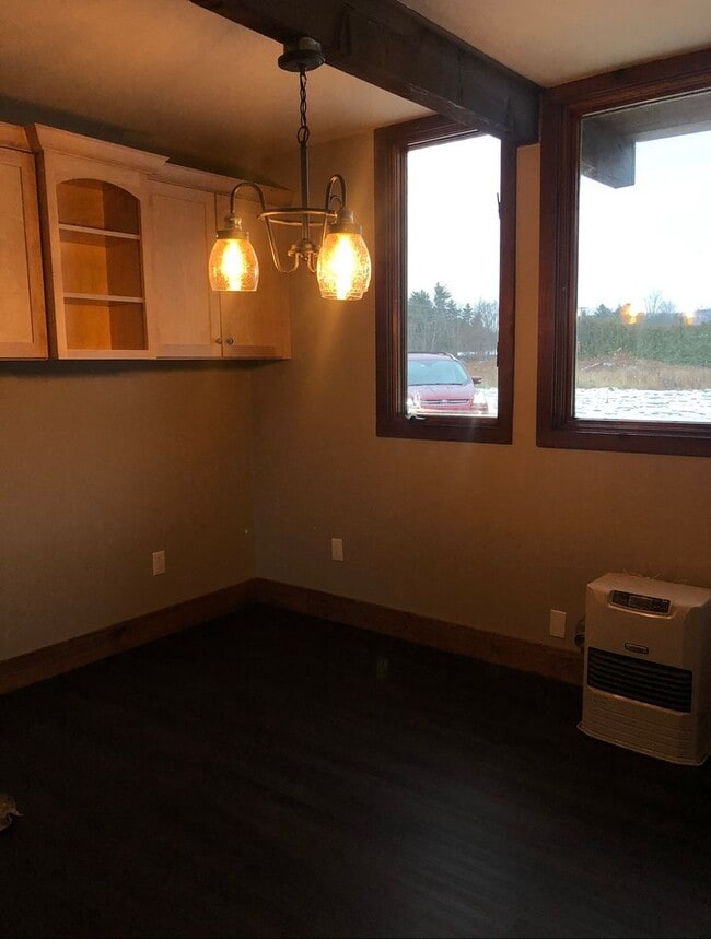 Building Photo - 350 US-7