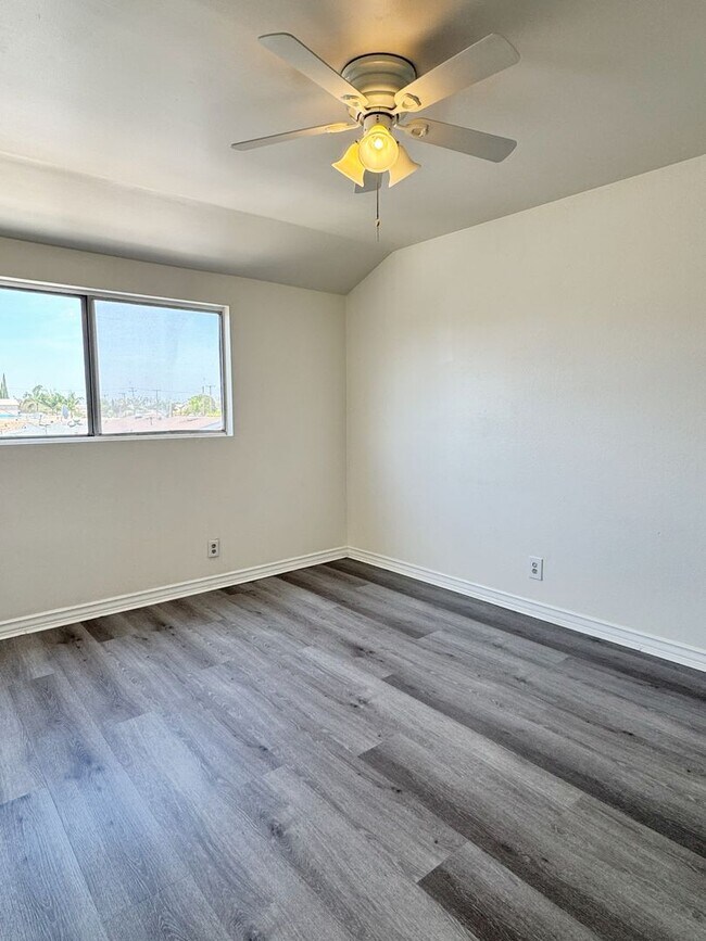 Building Photo - RENT SPECIAL!! $500 OFF SECOND MONTH RENT - Spacious 3 Bedroom 2 Bath Condo in Hawaiian Gardens