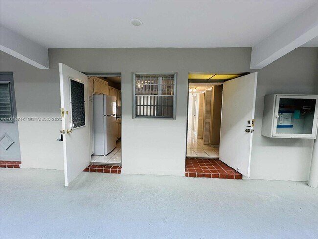 Building Photo - 330 SE 2nd St