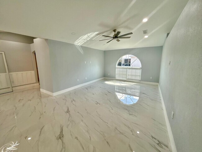 Building Photo - 3933 SW Kakopo St