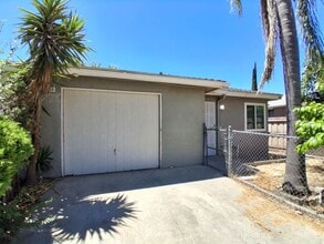 Building Photo - 5083 W Ashcroft Ave