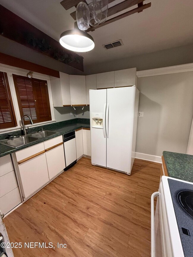 Building Photo - 3914 Herschel St