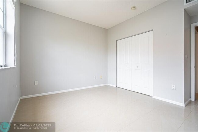 Building Photo - 5840 W Sample Rd