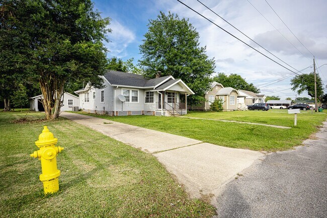 Building Photo - Cute 2 Bed 1 Bath in Pascagoula