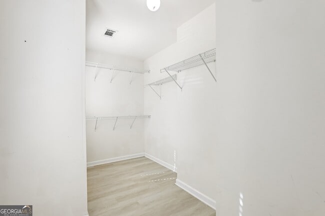 Building Photo - 5940 Bentley Way