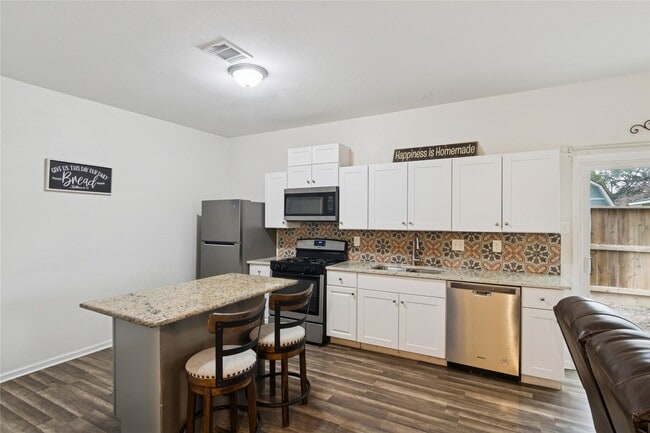 Building Photo - 1910 East Ave