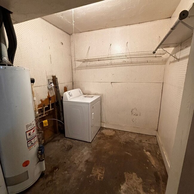 Building Photo - 4 Bedroom House in Hudson Park