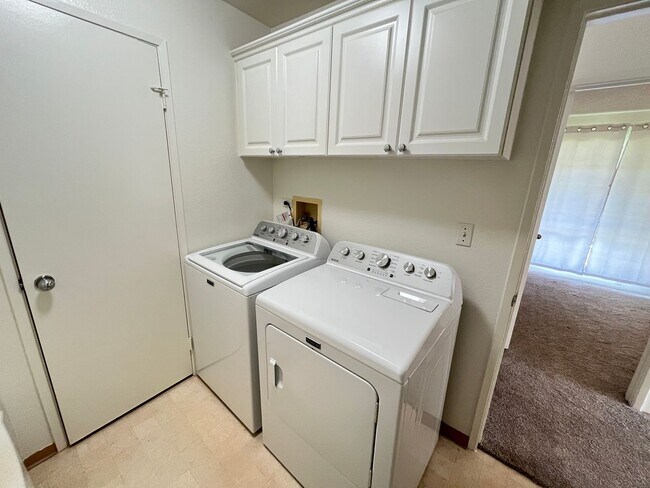 Building Photo - Royal Palm (Waipio) - Upstairs 2 bedrooms,...
