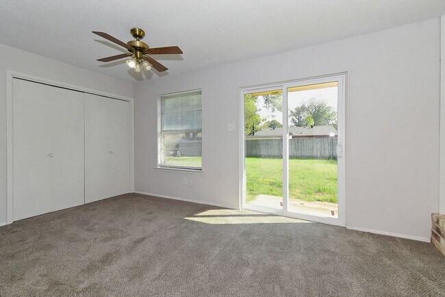 Building Photo - 1703 La Fontaine Ln