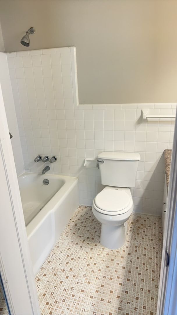 Building Photo - 3 bed 2 bath brick home on corner lot