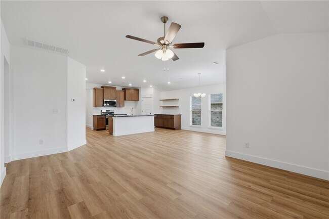 Building Photo - 5089 Vista Ave