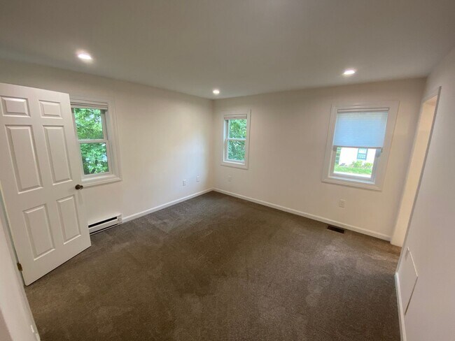 Building Photo - WOW!! BRIGHT AND SPACIOUS WATERTOWN UNIT W CENTRAL AIR, WASHER/DRYER