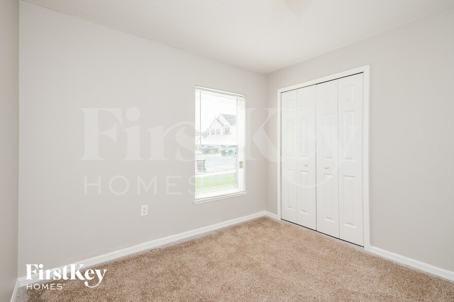 Building Photo - 926 Killarney Ln